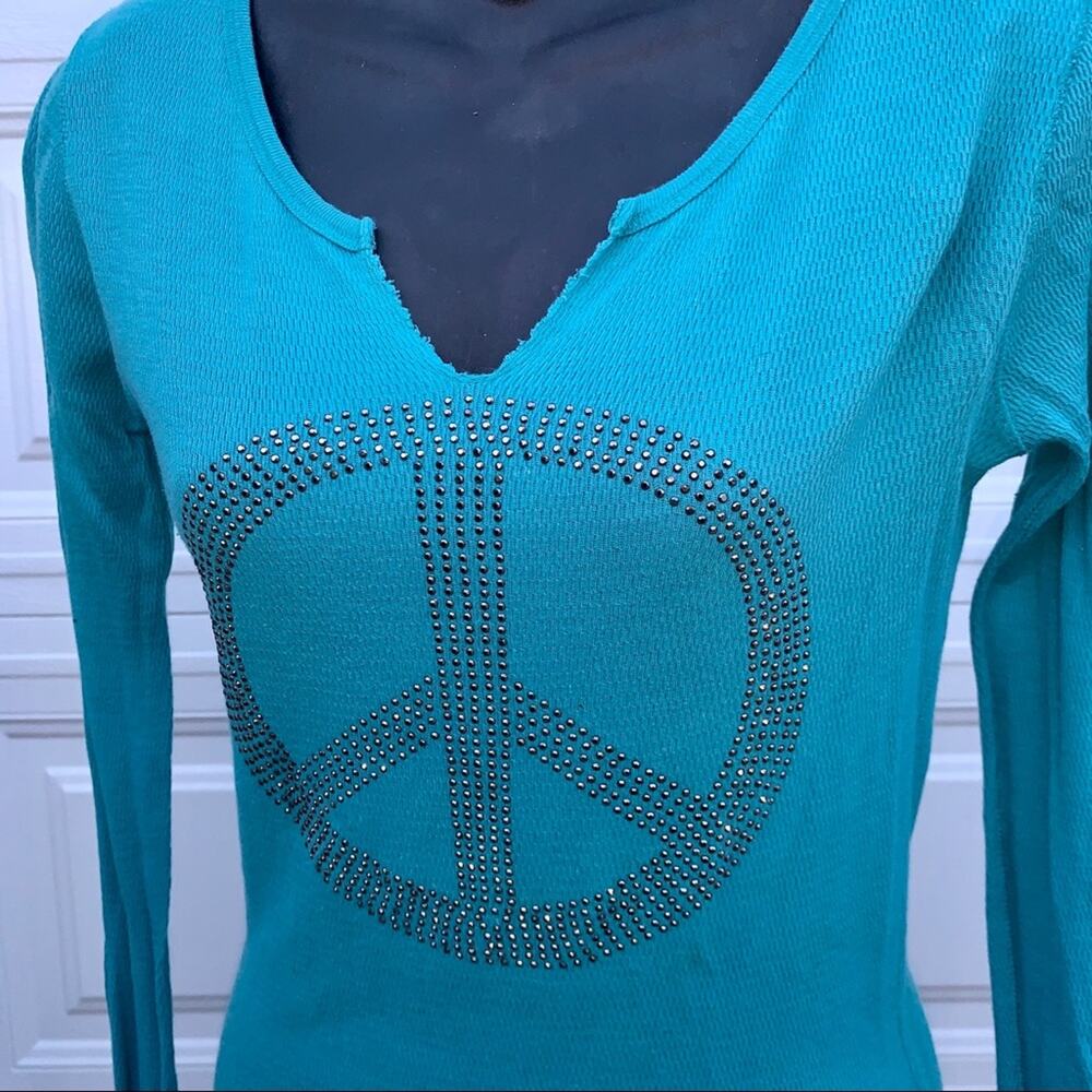 VINTAGE Y2K TURQUOISE THERMAL WAFFLE TOP W/ STUDDED PEACE SIGN